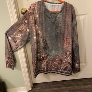 Very nice long sleeve, never worn, lined fabric so should be warm